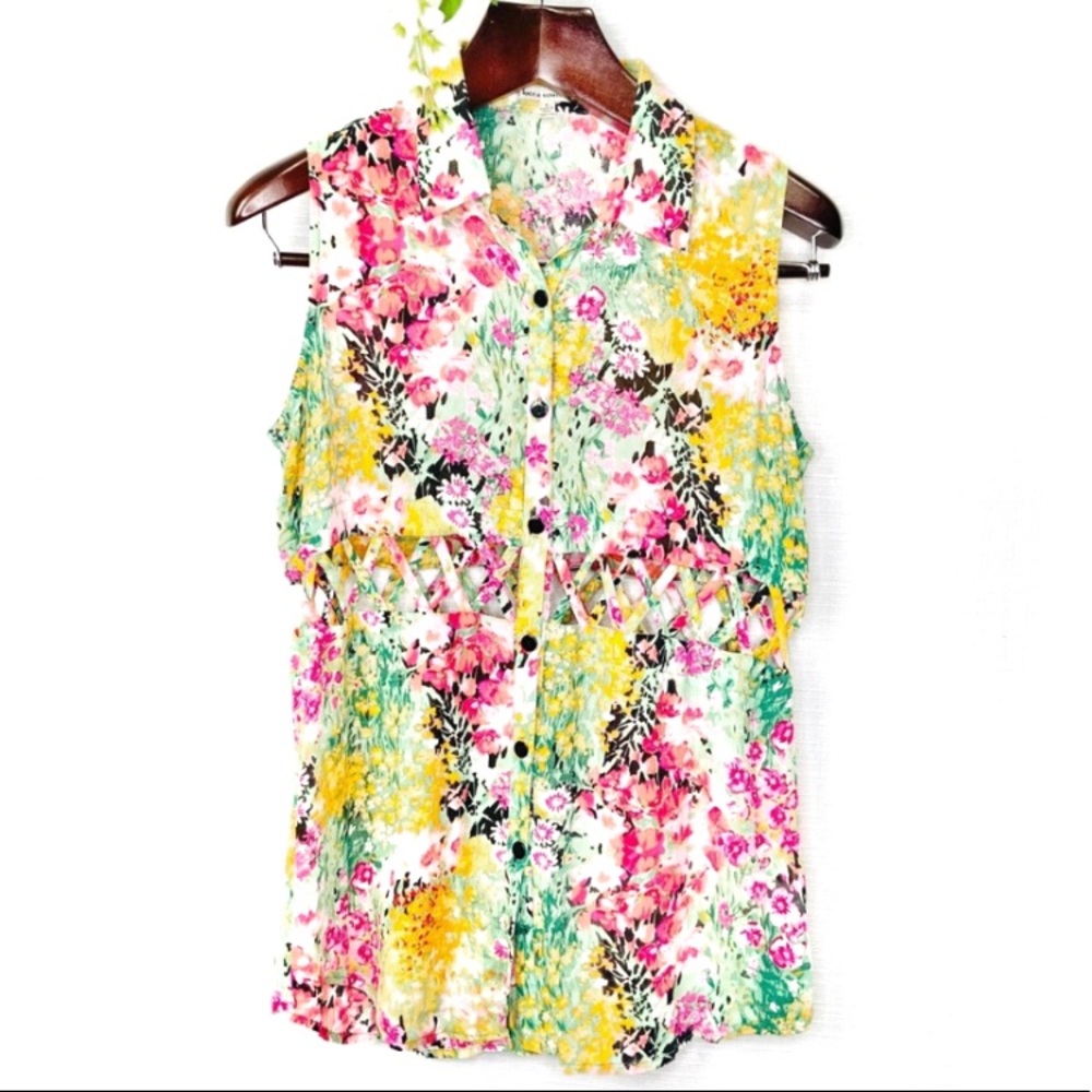 Lucca Couture• bold feminine boho floral mid cutout button down sleeveless top